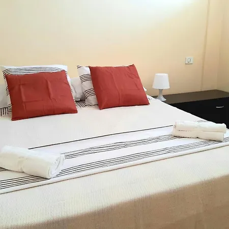 Perfectly Located With Pool Апартаменты *